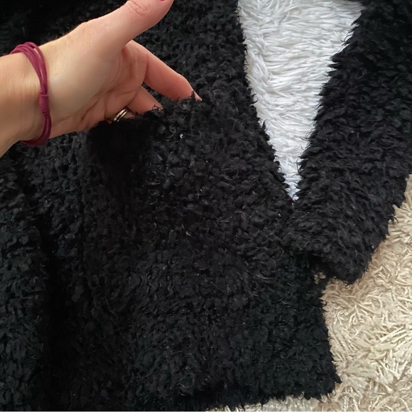 abercrombie & fitch fuzzy teddy 2 button cardigan with pockets black xs - Picture 2 of 4